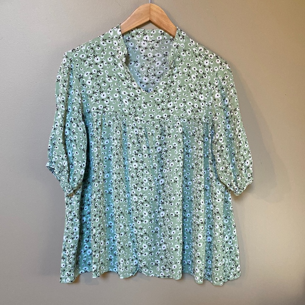 Green white black small daisy floral babydoll top